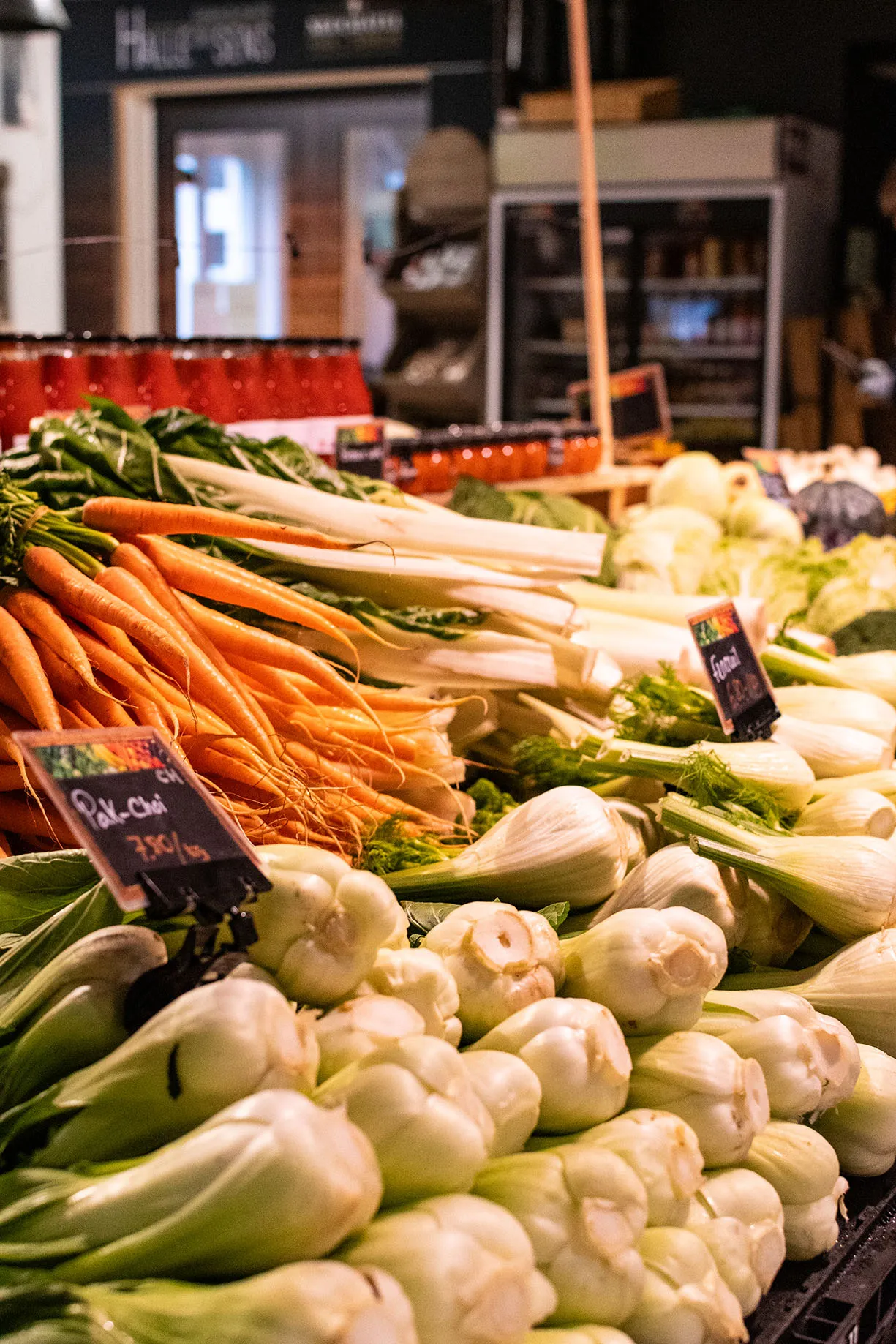 Étal de fruits et légumes du primeur